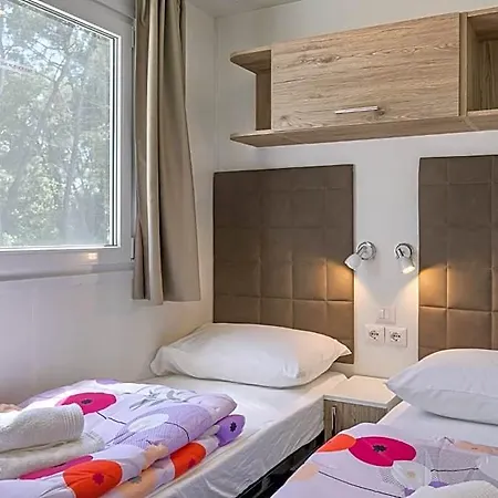 Mobile Homes Santa Marina, Lanterna 5* بوريتش