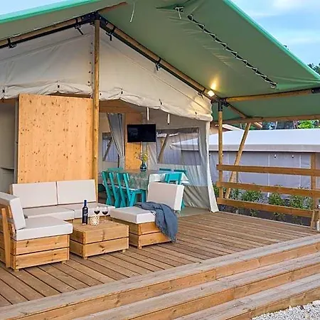 Mobile Homes Santa Marina, Lanterna بوريتش