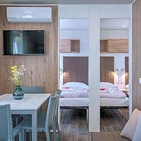 Mobile Homes Santa Marina, Lanterna بوريتش